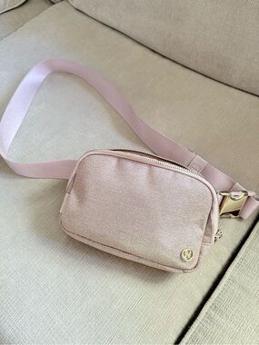 Lululemon  Pink glitter Everywhere 1L Crossbody Belt Bag - limited edition